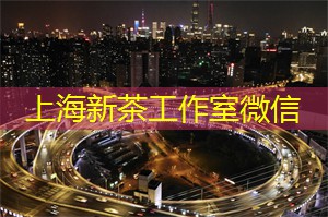 夜景中的迷失与探寻